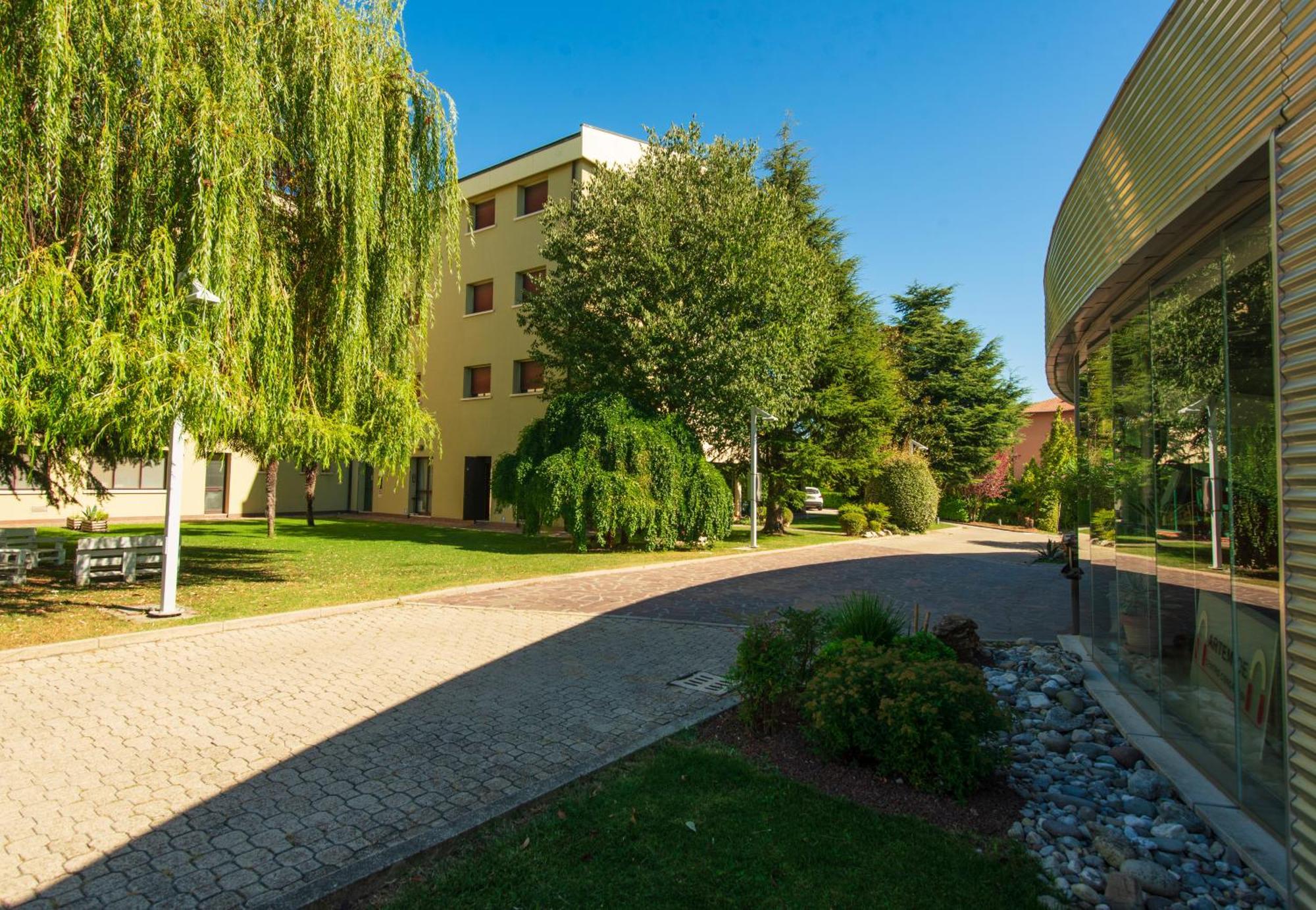 Hotel Castello Artemide Congressi Castel San Pietro Terme Exterior photo