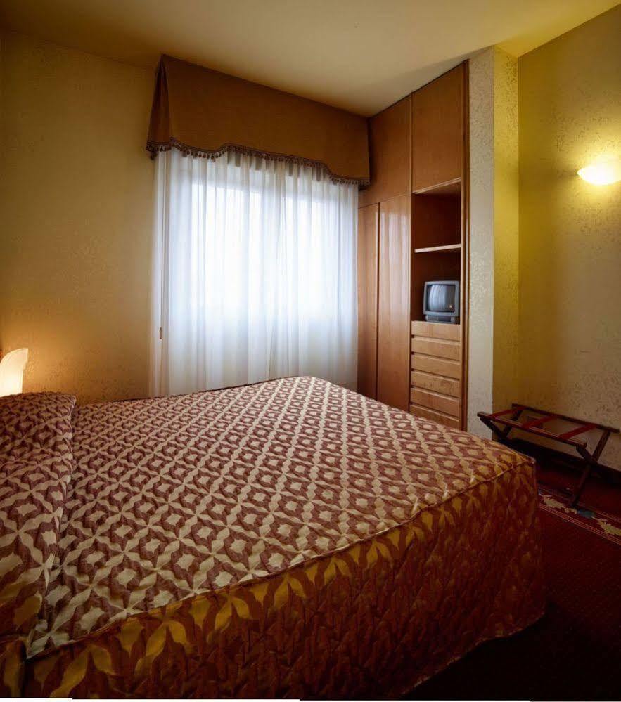 Hotel Castello Artemide Congressi Castel San Pietro Terme Exterior photo